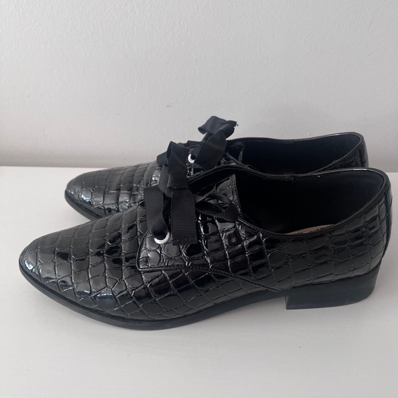 Aldo black patent, faux-snake, lace-up loafers, pointed toe (size 9) - Picture 3 of 3